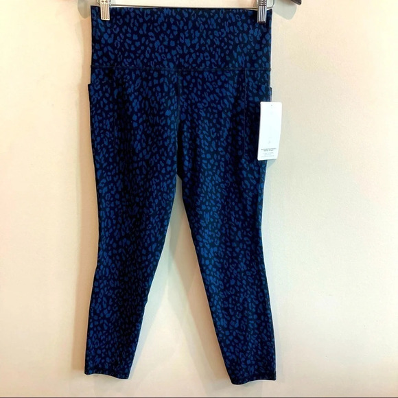 ATHLETA Sz M Salutation Stash Pocket II 7/8 Leopard Print  Tight Leggings - Picture 2 of 13